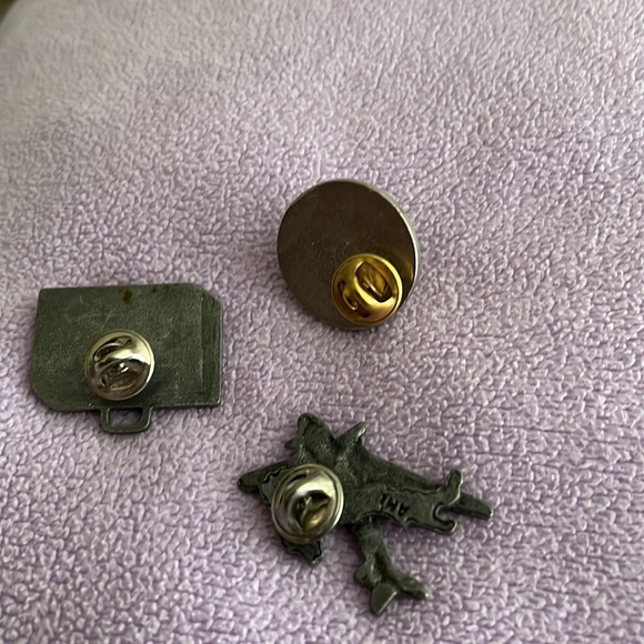 Set of 3 pins - Picture 2 of 3